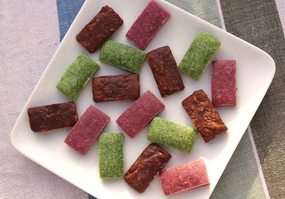 trio mini-gateaux pistache framboises chocolat