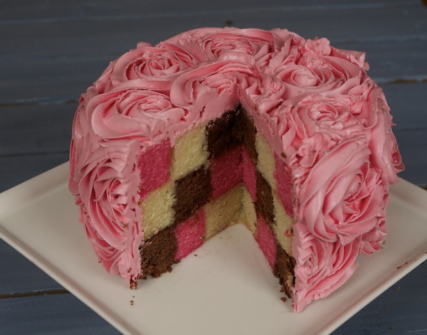 Gateau damier tricolore gateau-damier-vanille-chocolat-fraise