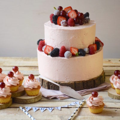 Vanilla cake & rhubarb icing