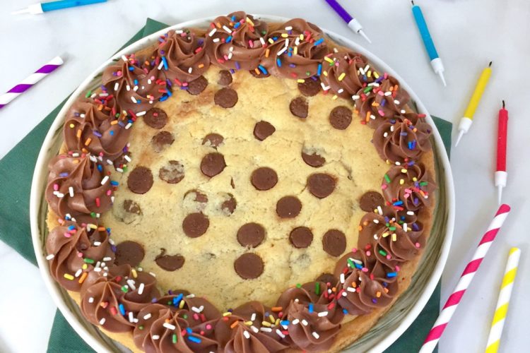 Gâteau cookies d'anniversaire pépites de chocolat & ganache au chocolat au lait