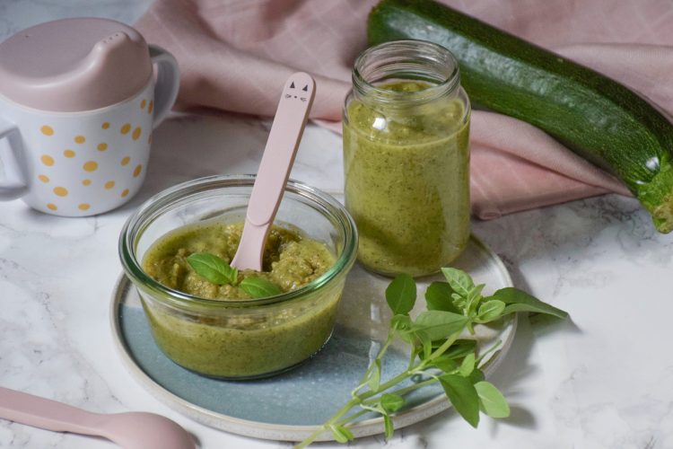 Petit pot bébé: purée courgette basilic