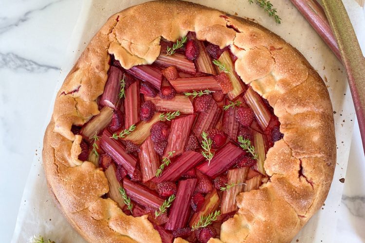 Tarte rustique rhubarbe fraise