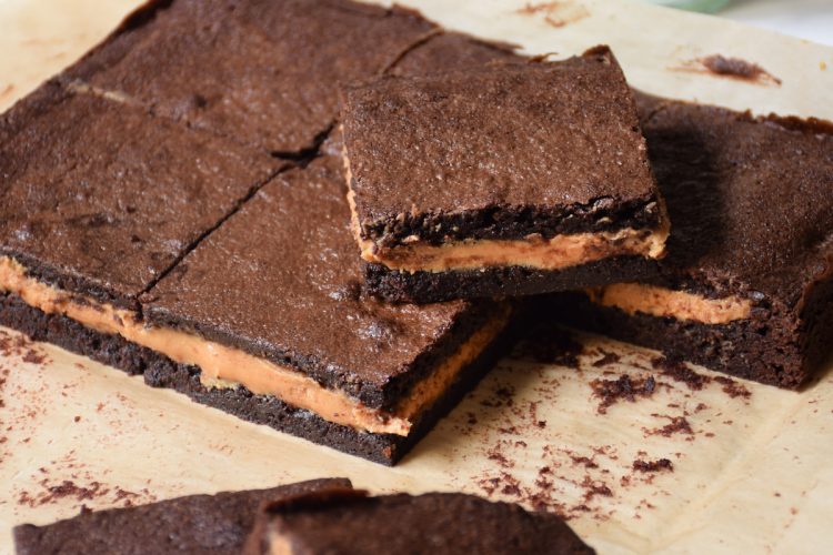 Brownies fourrés au beurre de cacahuètes