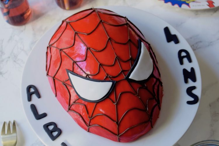 Gâteau Spiderman entremets fraise